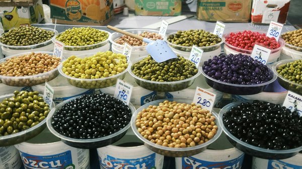 Essential Factors for Choosing the Perfect Bread Knife for Precision Slicing